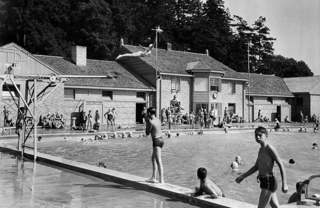 Seattle Swimmers have a choice of outdoor or indoor pools, fresh or salt water beaches all summer long. This scene is at popular Colman Pool.   ( / )