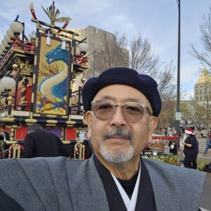 Gil Asakawa headshot.