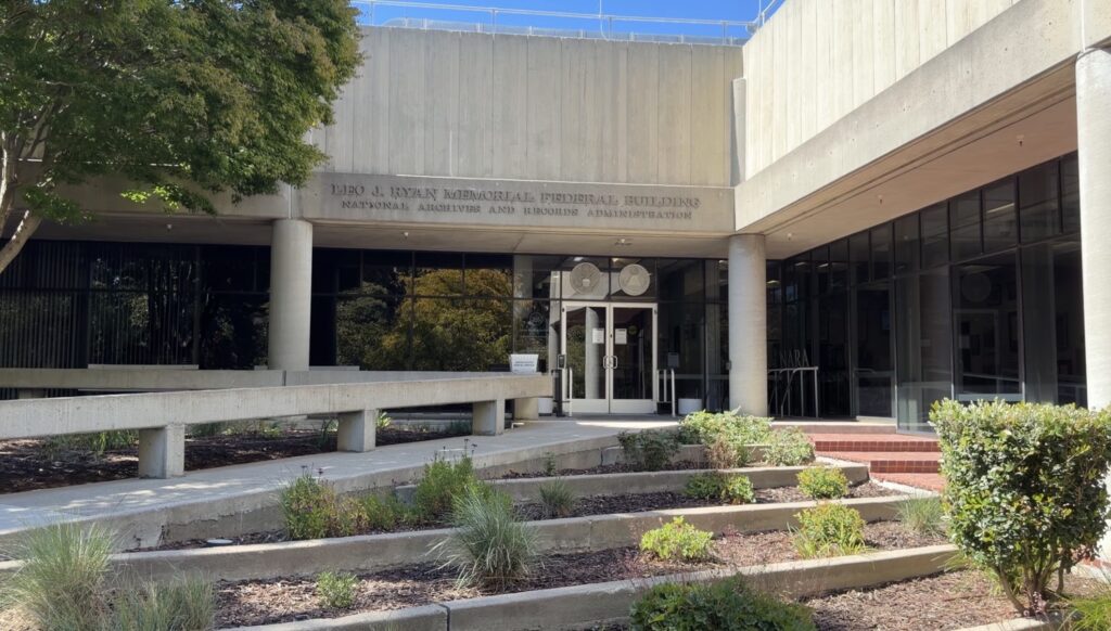 Photo of San Bruno national archives building from front.